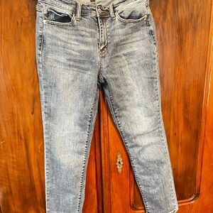 Judy Blue Medium Wash Straight Leg Jeans